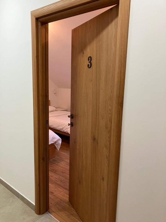 Petlov Salas Rooms Novi Sad Exterior photo